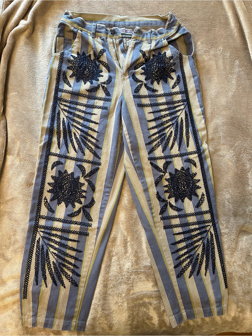 Urban Outfitters Kimchi Blue Striped Embroidered Pleated Cropped Jeans Size 4